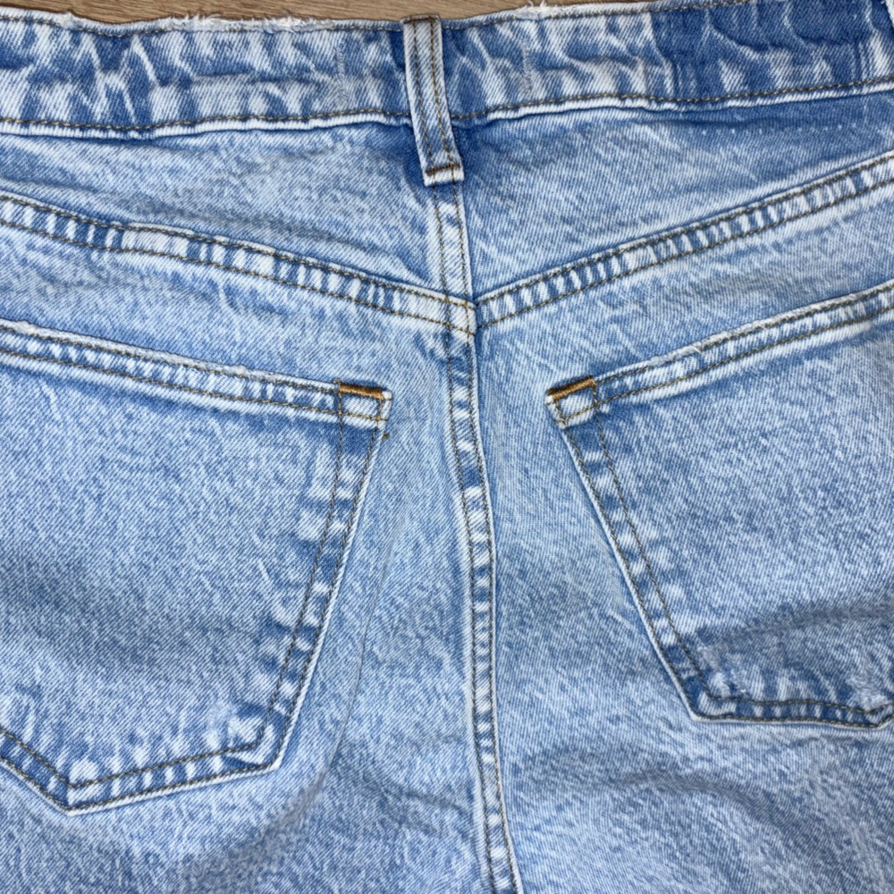 Abercrombie & Fitch Light Wash Blue High-Rise Straight Jeans - Picture 3 of 4